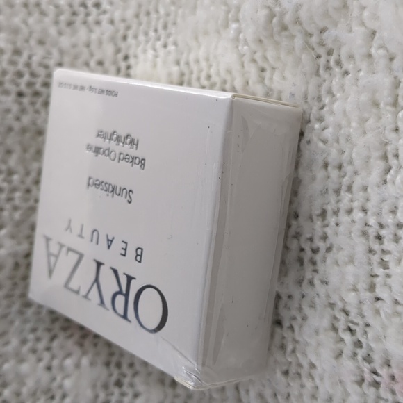 Oryza Beauty Baked Opaline Highlighter in Sunkissed - Picture 6 of 8